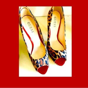 VERY RARE find- Guess covered platform PUMP Stilettos w/adorable Peep Toe!